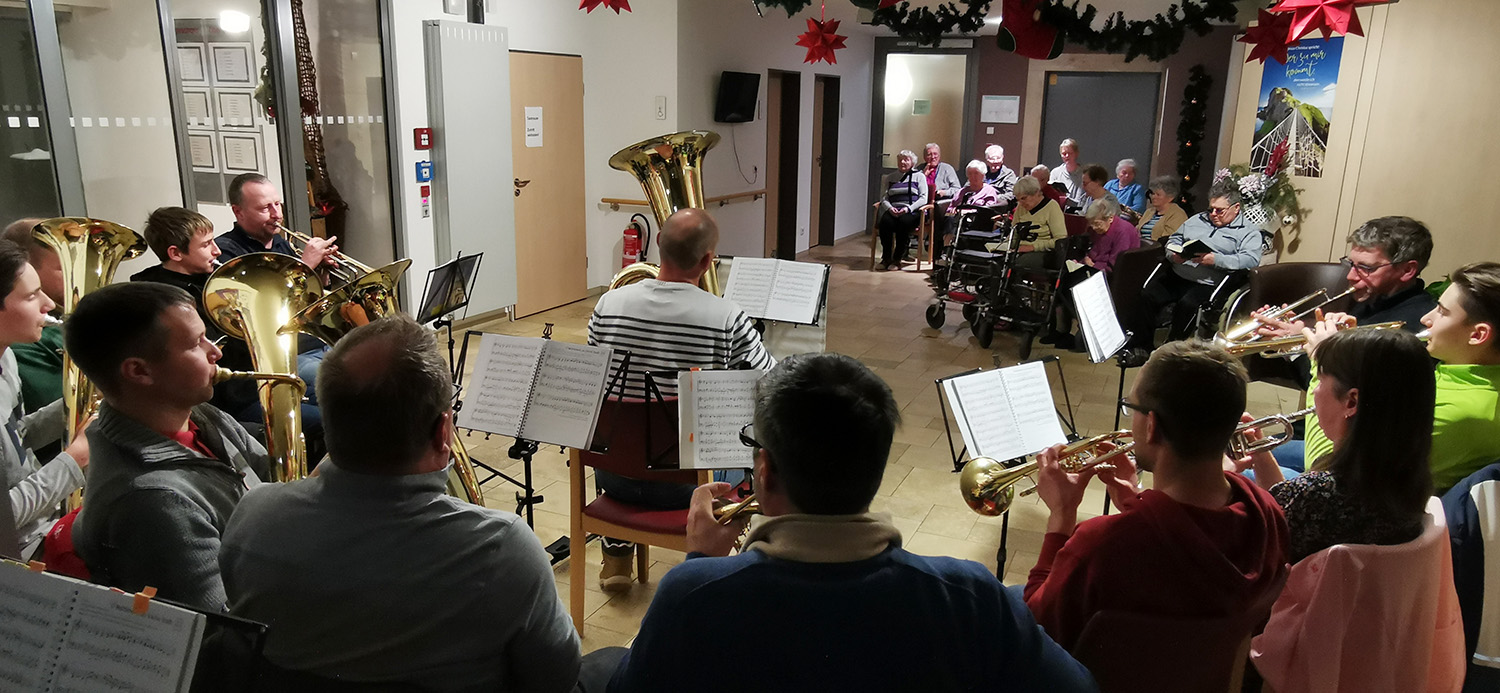 Adventsmusik im Pflegeheim Trünzig